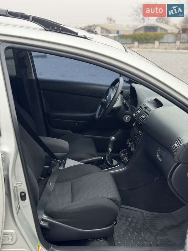 Универсал Toyota Avensis 2003 в Днепре