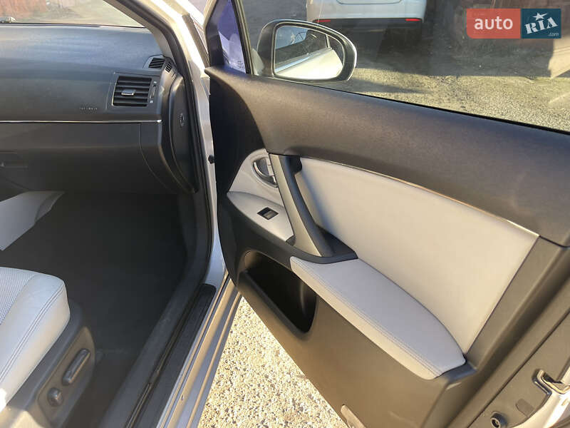 Универсал Toyota Avensis 2011 в Киеве