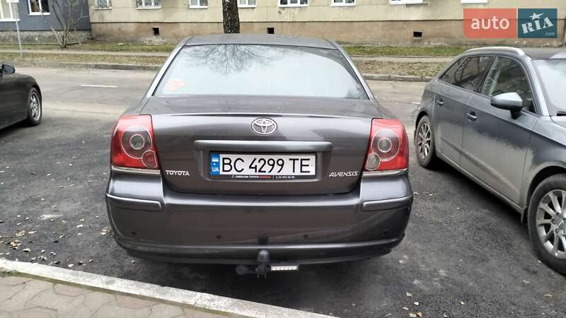 Седан Toyota Avensis 2007 в Львове