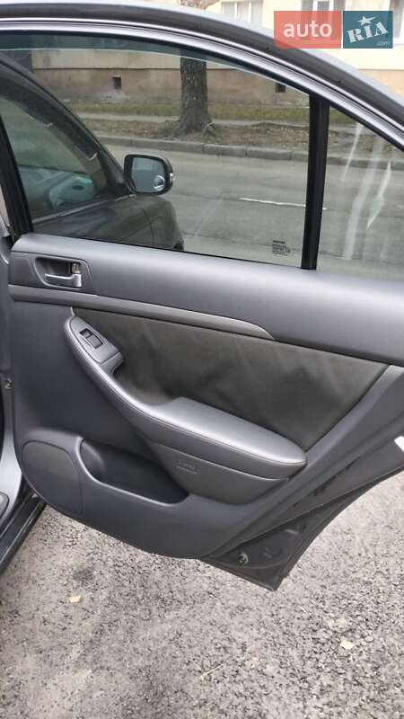 Седан Toyota Avensis 2007 в Львове