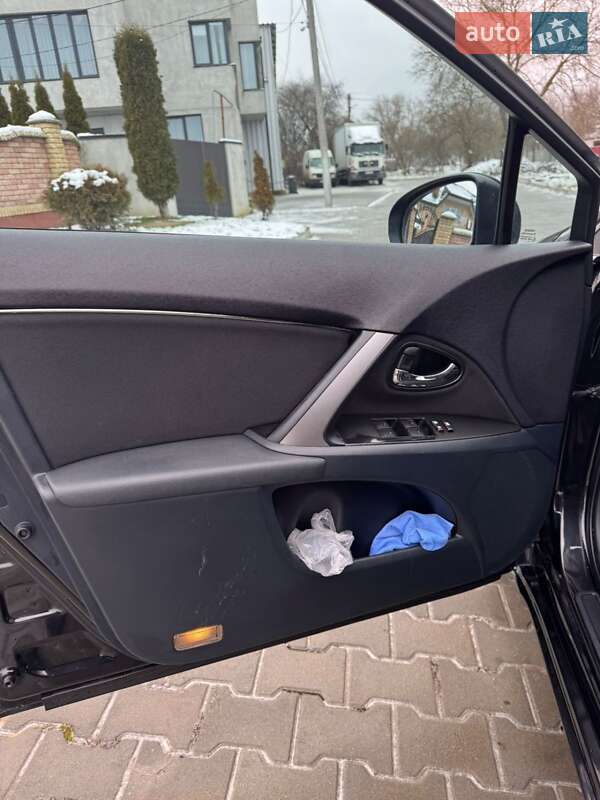 Универсал Toyota Avensis 2013 в Черновцах фото 11 Универсал Toyota Avensis 2013 в Черновцах