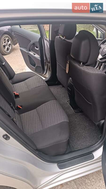 Універсал Toyota Avensis 2010 в Сторожинці фото 4 Універсал Toyota Avensis 2010 в Сторожинці
