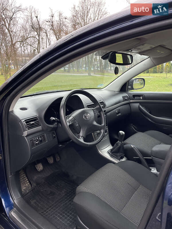 Универсал Toyota Avensis 2006 в Хмельницком