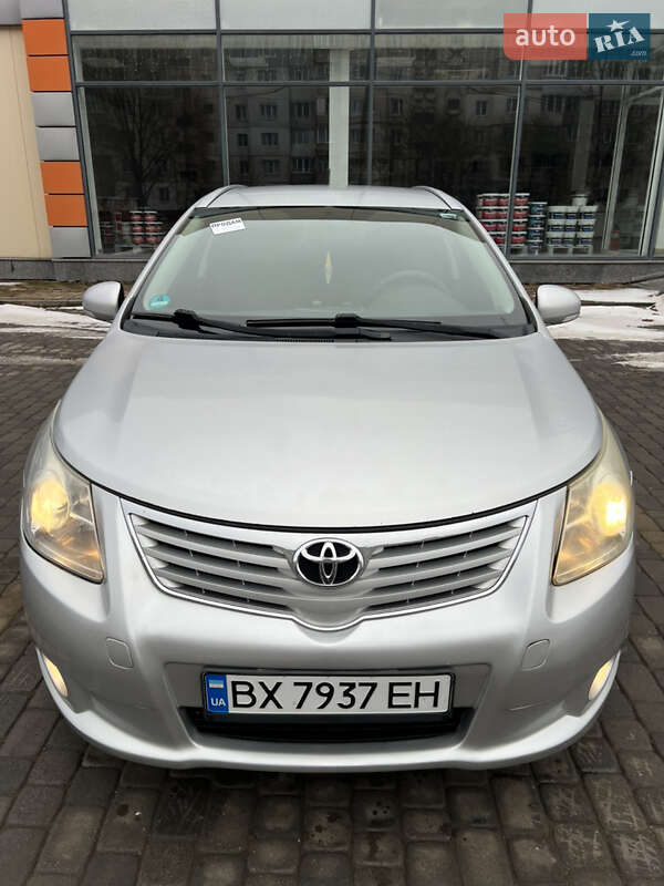 Универсал Toyota Avensis 2011 в Хмельницком