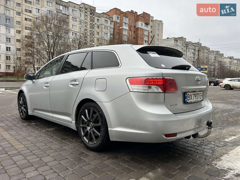 Универсал Toyota Avensis 2011 в Хмельницком