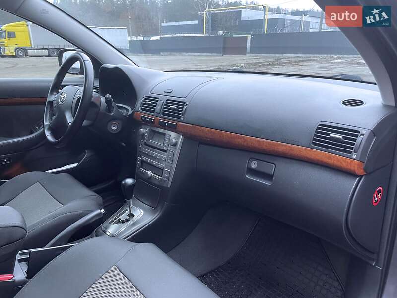 Седан Toyota Avensis 2008 в Києві