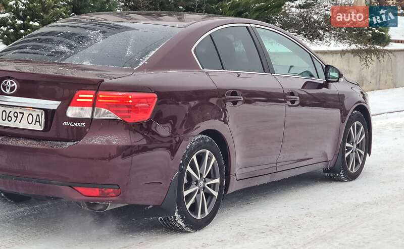 Седан Toyota Avensis 2012 в Львове