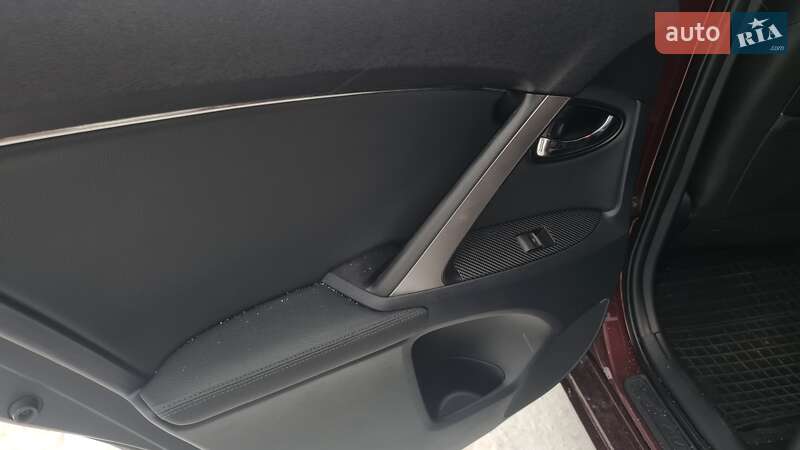 Седан Toyota Avensis 2012 в Львове