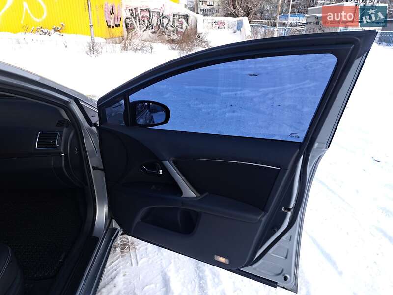 Седан Toyota Avensis 2012 в Харкові