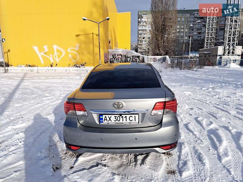 Седан Toyota Avensis 2012 в Харкові