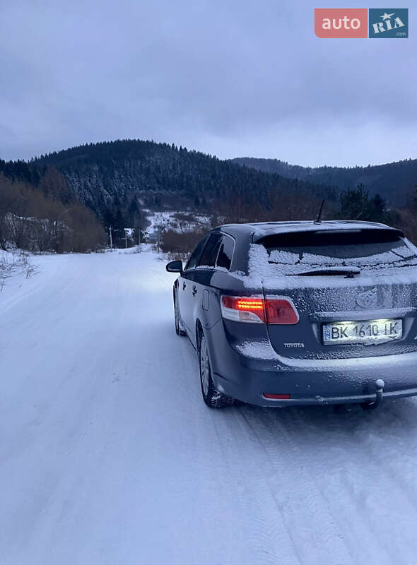 Универсал Toyota Avensis 2010 в Самборе