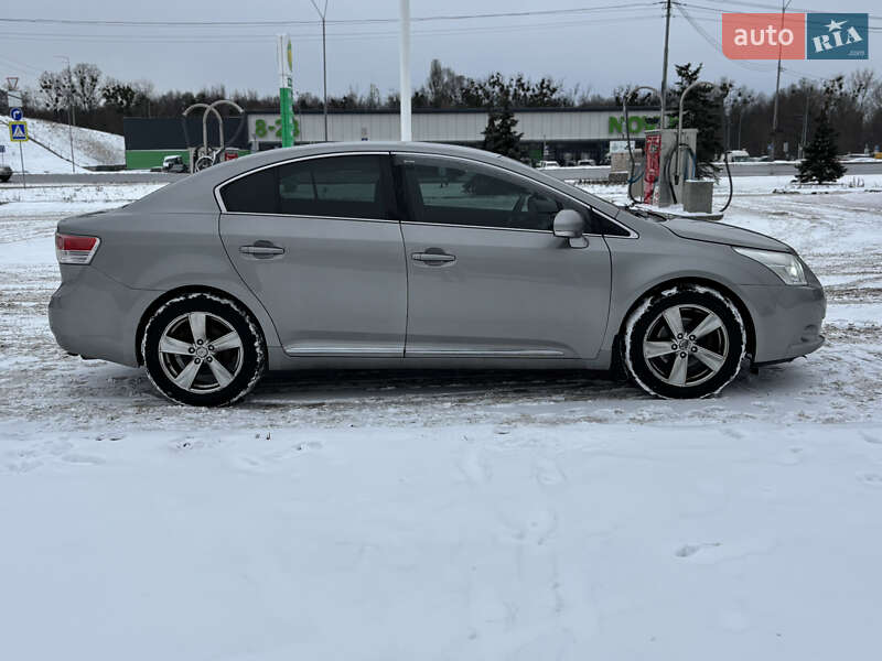 Седан Toyota Avensis 2011 в Киеве