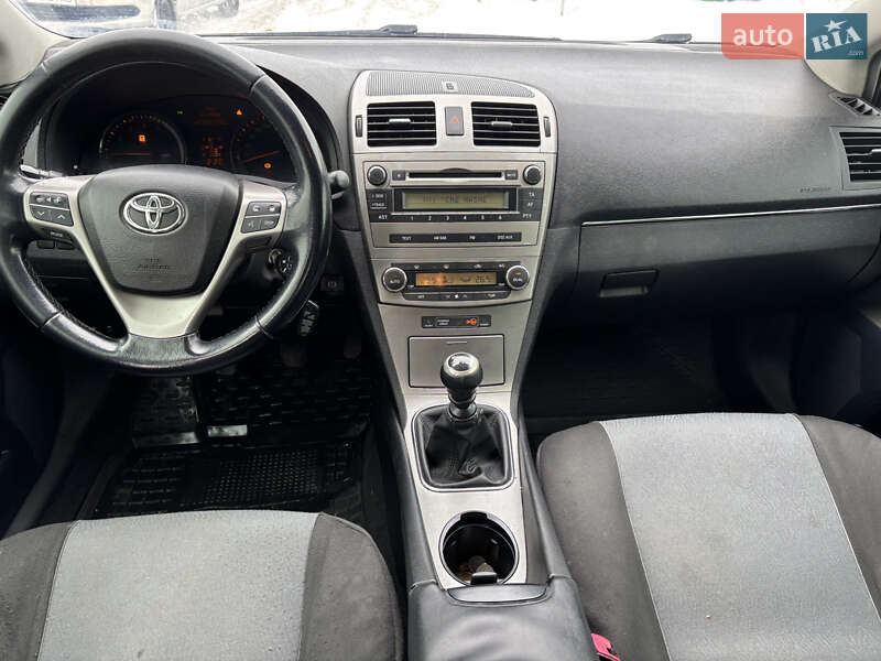 Седан Toyota Avensis 2011 в Киеве