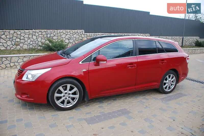 Универсал Toyota Avensis 2009 в Волочиске