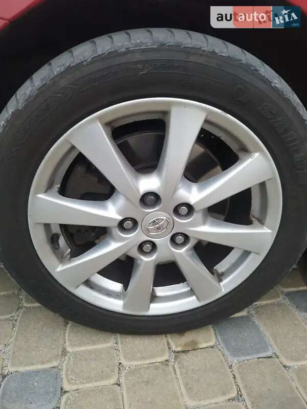 Универсал Toyota Avensis 2009 в Волочиске