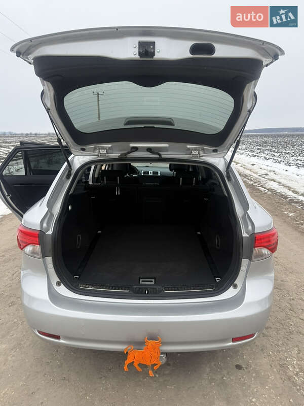 Универсал Toyota Avensis 2014 в Хмельницком