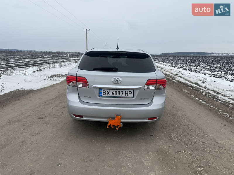 Универсал Toyota Avensis 2014 в Хмельницком