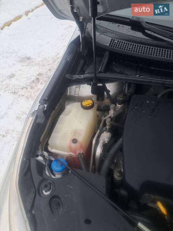 Седан Toyota Avensis 2009 в Тернополе