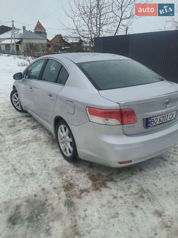 Седан Toyota Avensis 2009 в Тернополе