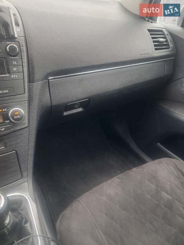Седан Toyota Avensis 2009 в Тернополе