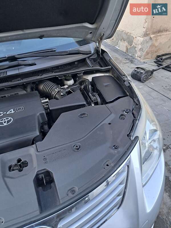 Седан Toyota Avensis 2009 в Тернополе