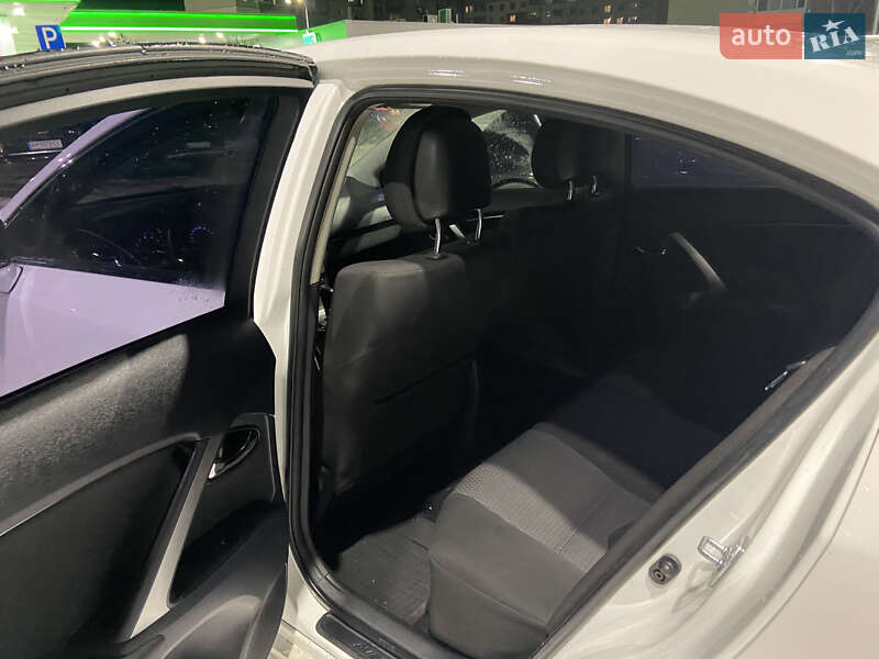 Седан Toyota Avensis 2012 в Житомире