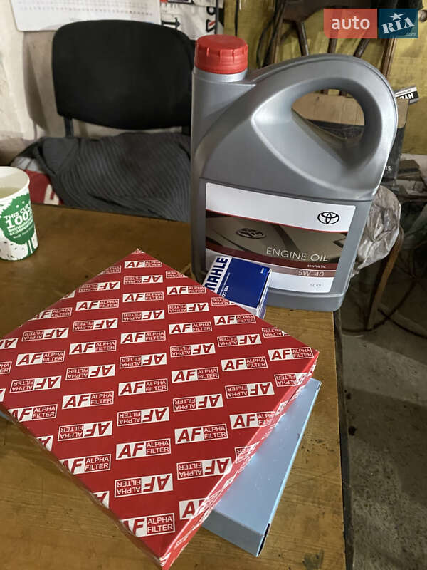 Лифтбек Toyota Avensis 2004 в Ивано-Франковске