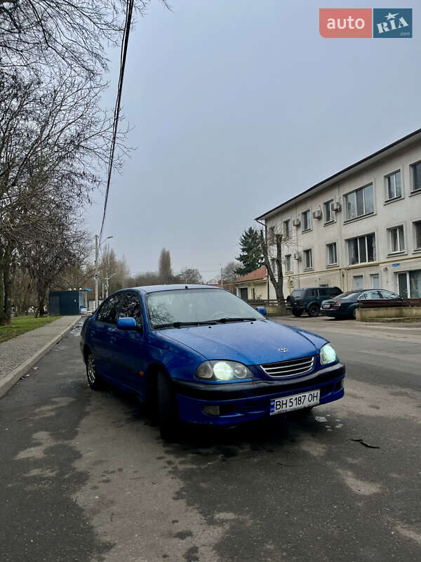 Седан Toyota Avensis 1998 в Одессе