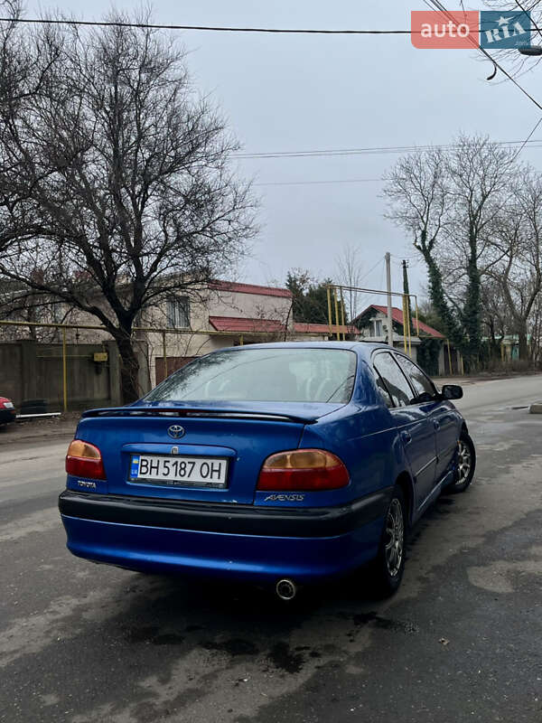 Седан Toyota Avensis 1998 в Одессе