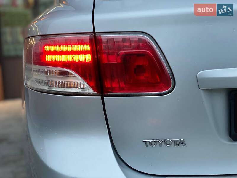 Універсал Toyota Avensis 2011 в Києві