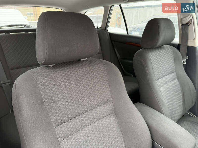 Универсал Toyota Avensis 2006 в Ровно