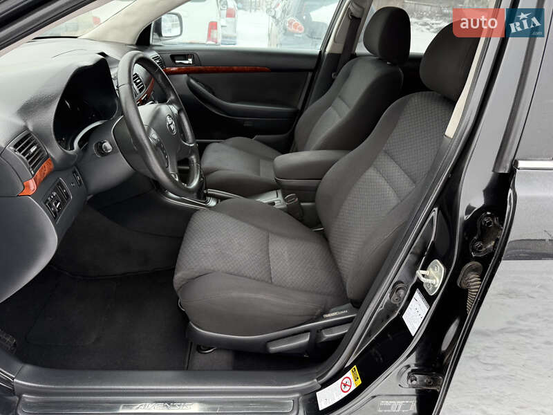 Универсал Toyota Avensis 2006 в Ровно