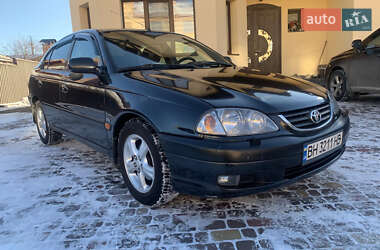 Седан Toyota Avensis 2001 в Зборове