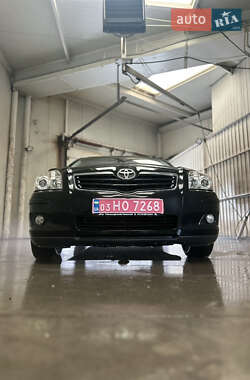 Універсал Toyota Avensis 2008 в Луцьку