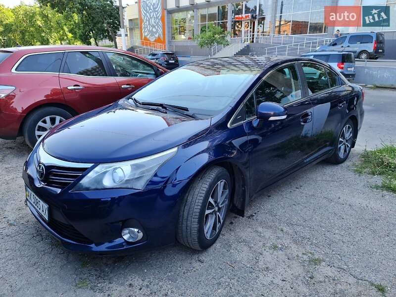 Toyota Avensis 2012