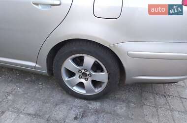 Седан Toyota Avensis 2005 в Днепре