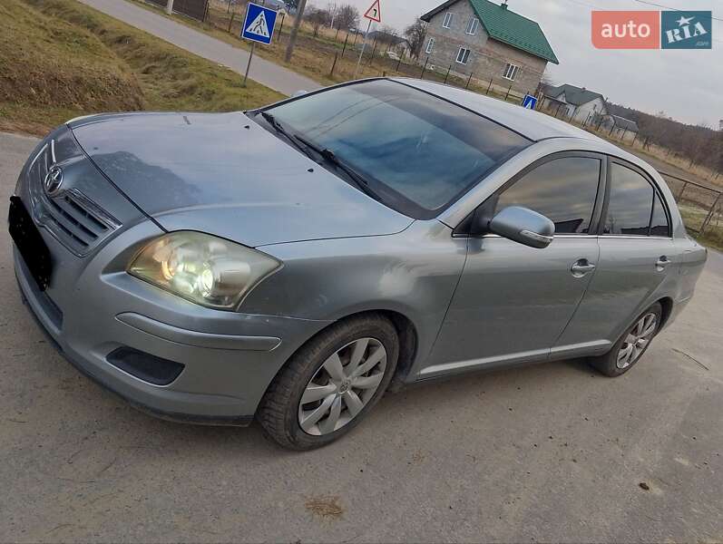 Седан Toyota Avensis 2008 в Львове