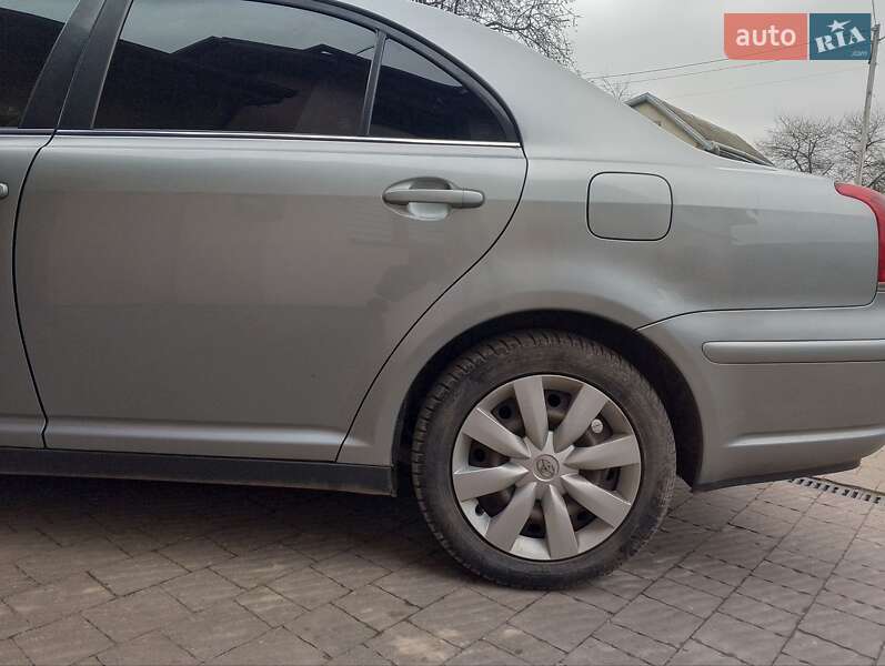 Седан Toyota Avensis 2008 в Львове