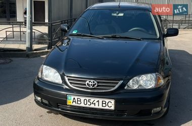 Седан Toyota Avensis 2002 в Виннице