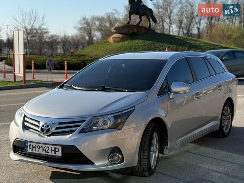 Toyota Avensis 2012