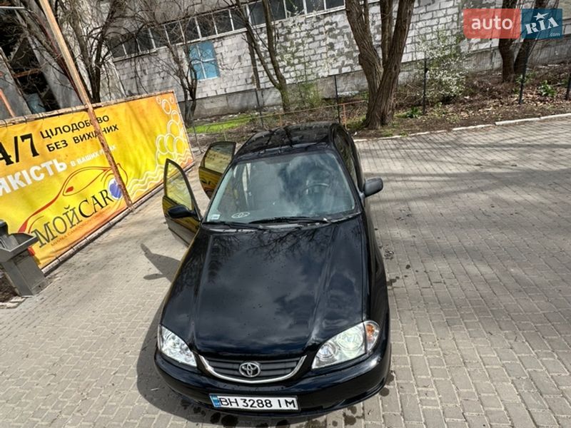 Лифтбек Toyota Avensis 2002 в Одессе