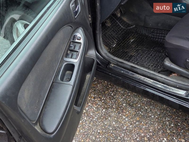 Универсал Toyota Avensis 2002 в Черновцах