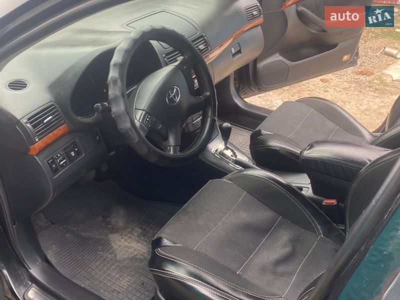 Седан Toyota Avensis 2006 в Чечельнике