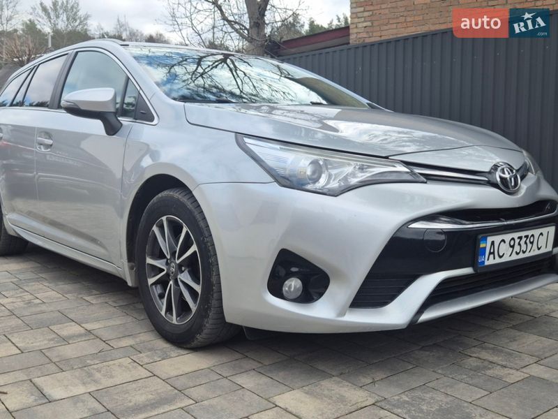 Toyota Avensis 2015