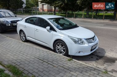 Седан Toyota Avensis 2010 в Львові