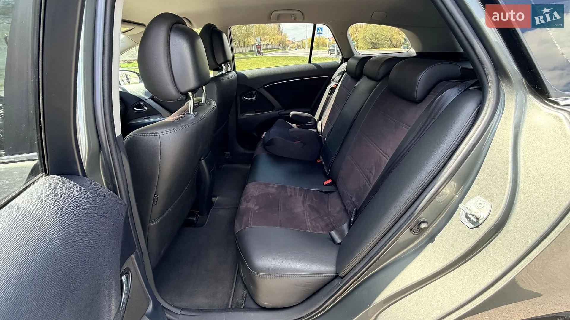 2011 Toyota Avensis - мініатюра 9