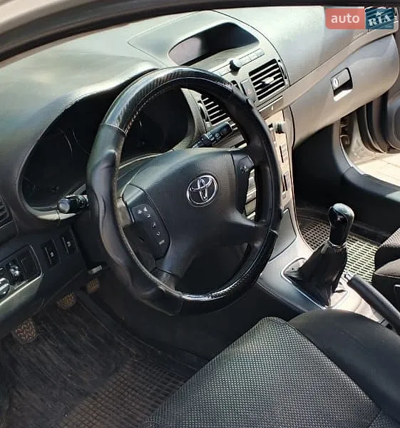 Toyota Avensis 2003