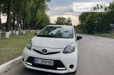 Хэтчбек Toyota Aygo 2013 в 