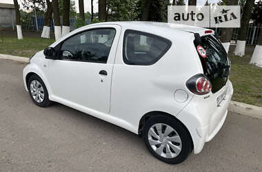 Хэтчбек Toyota Aygo 2013 в 