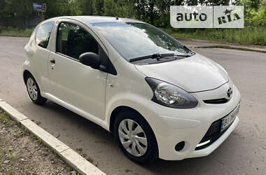 Хэтчбек Toyota Aygo 2013 в 